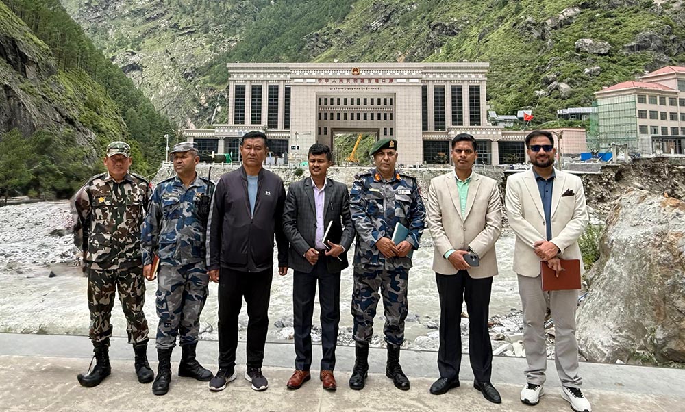 रसुवागढी नाकाको बाढीले बगाएको मितेरी पुल चीनले आजबाट बेलिब्रिज बनाउने