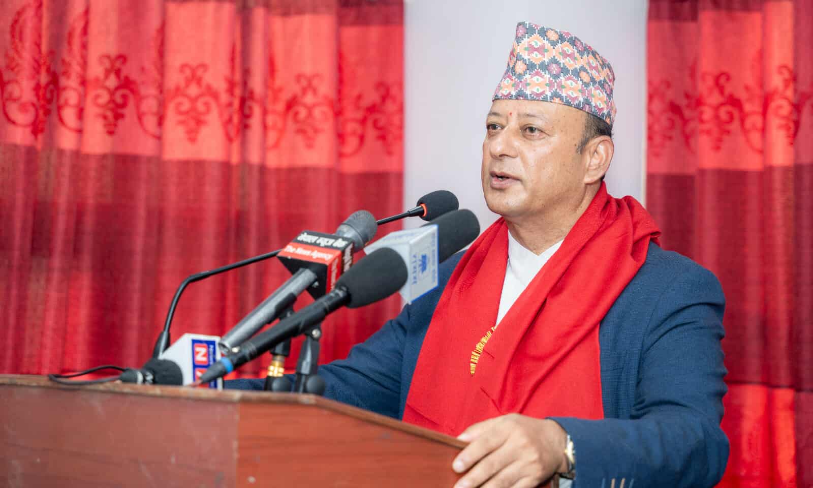दुर्गम गाउँ–बस्तीमा उज्यालो पुऱ्याउन सौर्य विद्युत उत्पादकको योगदान सराहनीय छ : मन्त्री खड्का
