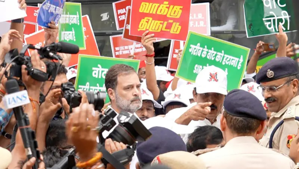 भारतमा निर्वाचन आयोग परिसरबाट विपक्षी दलका नेता राहुल गान्धी पक्राउ