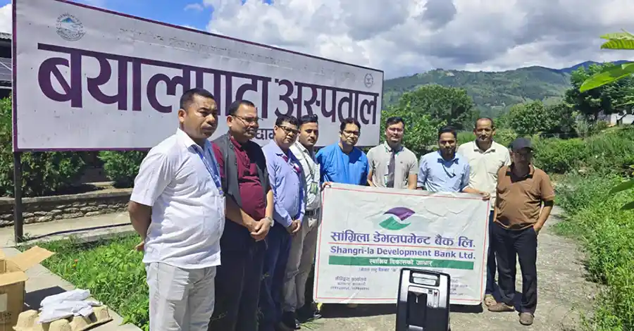 बयालपाटा अस्पताललाई सांग्रिला डेभलपमेन्ट बैंकको अक्सिजन कन्सन्ट्रेटर