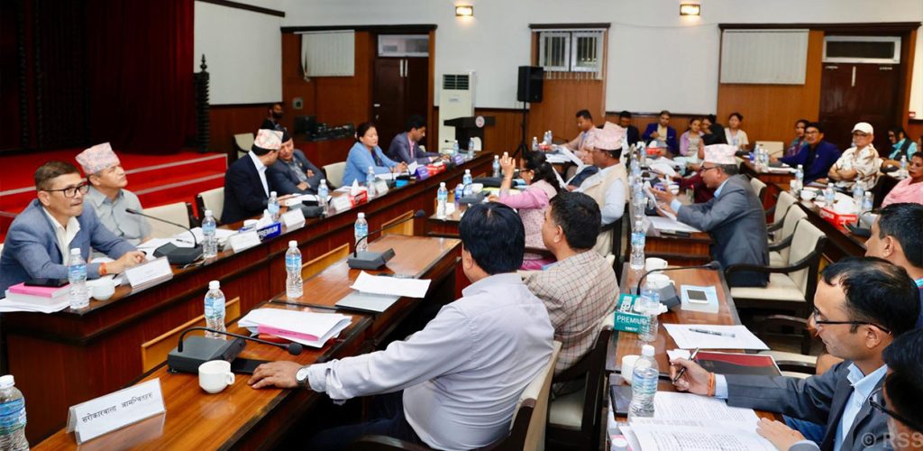 भूमि विधेयकको प्रतिवेदनबाट  हटेन सूचित आदेशले हदबन्दी तोक्ने विषय