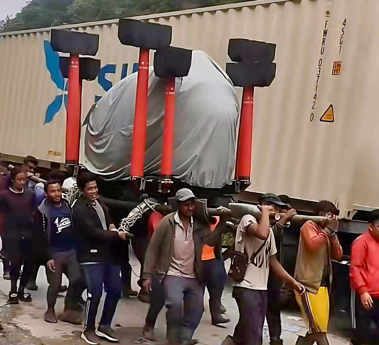 नाडा अटो शोमा देखाइने फ्लाइङ कार काठमाडौंमा,  तातोपानी नाकामा ल्याइयो बोकेर
