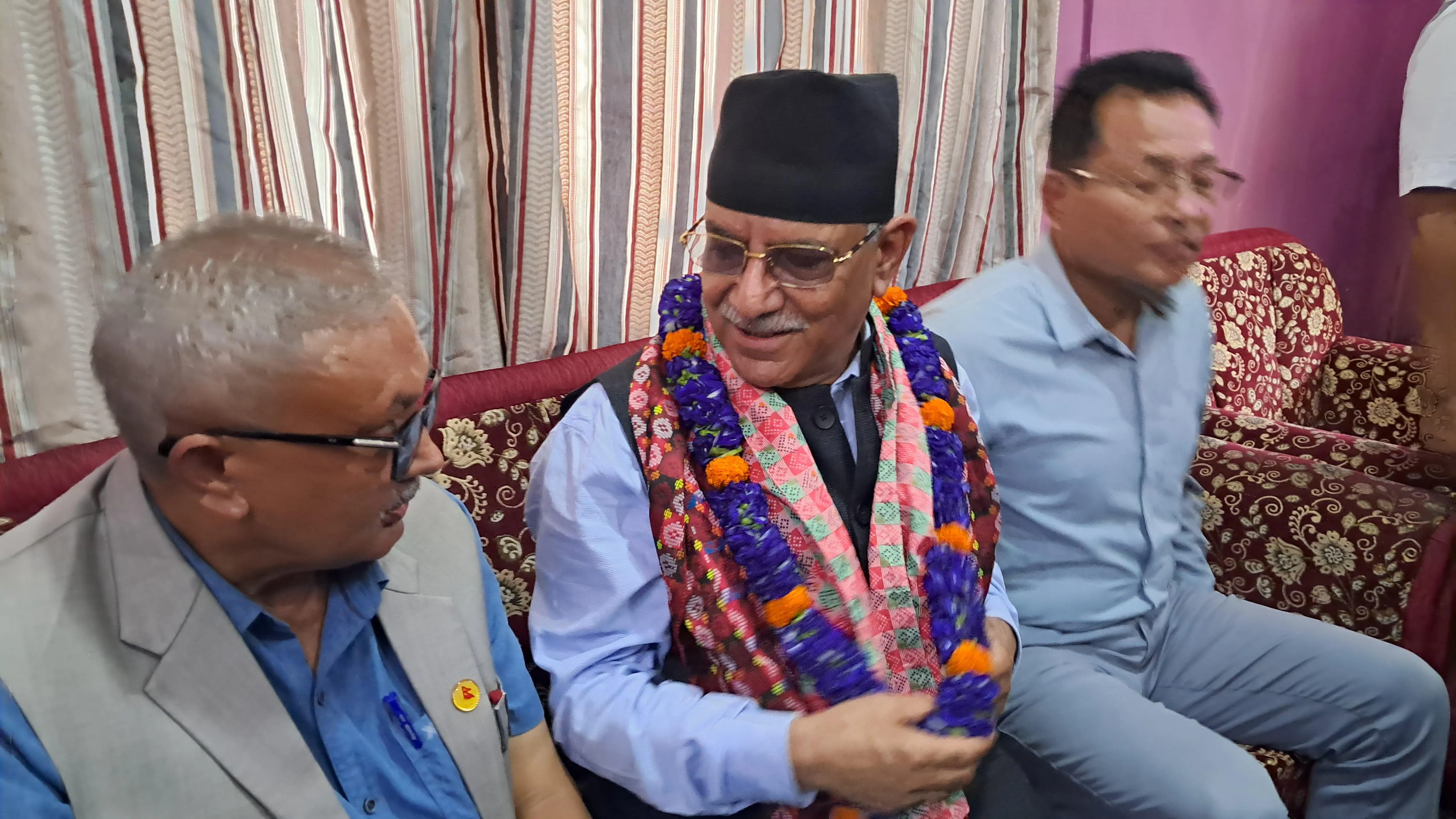 उपराष्ट्रपतिलाई पार्टीमा फर्काएर पूर्वराष्ट्रपतिलाई पनि राजनीतिमा आउन ढोका खोलिदिएको प्रचण्डकाे दाबी