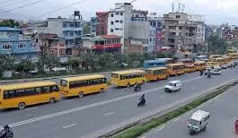 निजी विद्यालय सञ्चालकहरूले  निकाले काठमाडौं चक्रपथमा स्कुलबसको र्‍याली