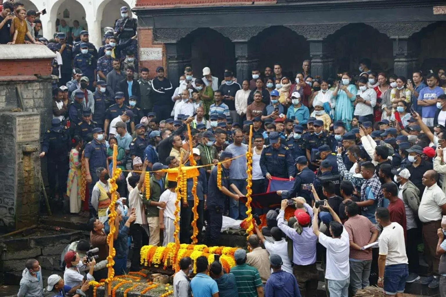 इन्स्पेक्टरदेखि आईजीपीसम्मको तलब कटाएर ज्यान गुमाएका प्रहरीका परिवारलाई १० लाख दिइने