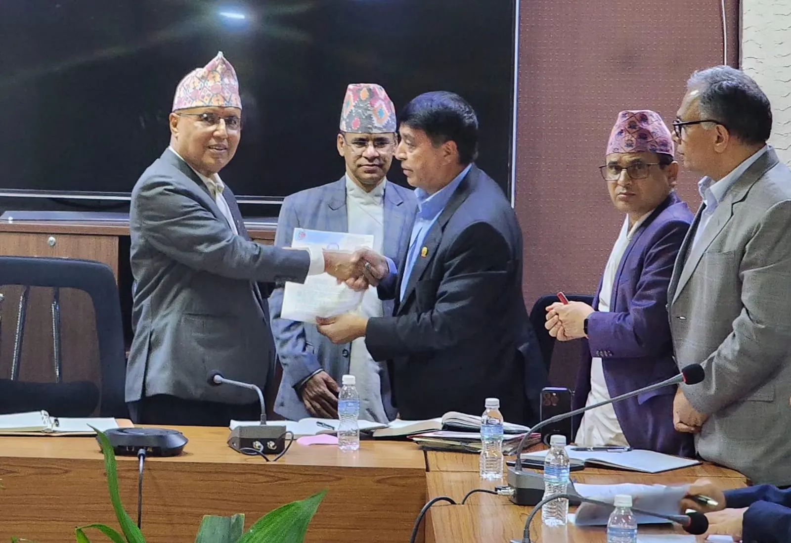 अर्थतन्त्रको पुनरोत्थानमा निजी क्षेत्रले सरकारसँग हातेमालो गर्ने, रोजगारी सिर्जना र राजश्वमा योगदान दिने  मीनबहादुरको प्रतिवद्धता