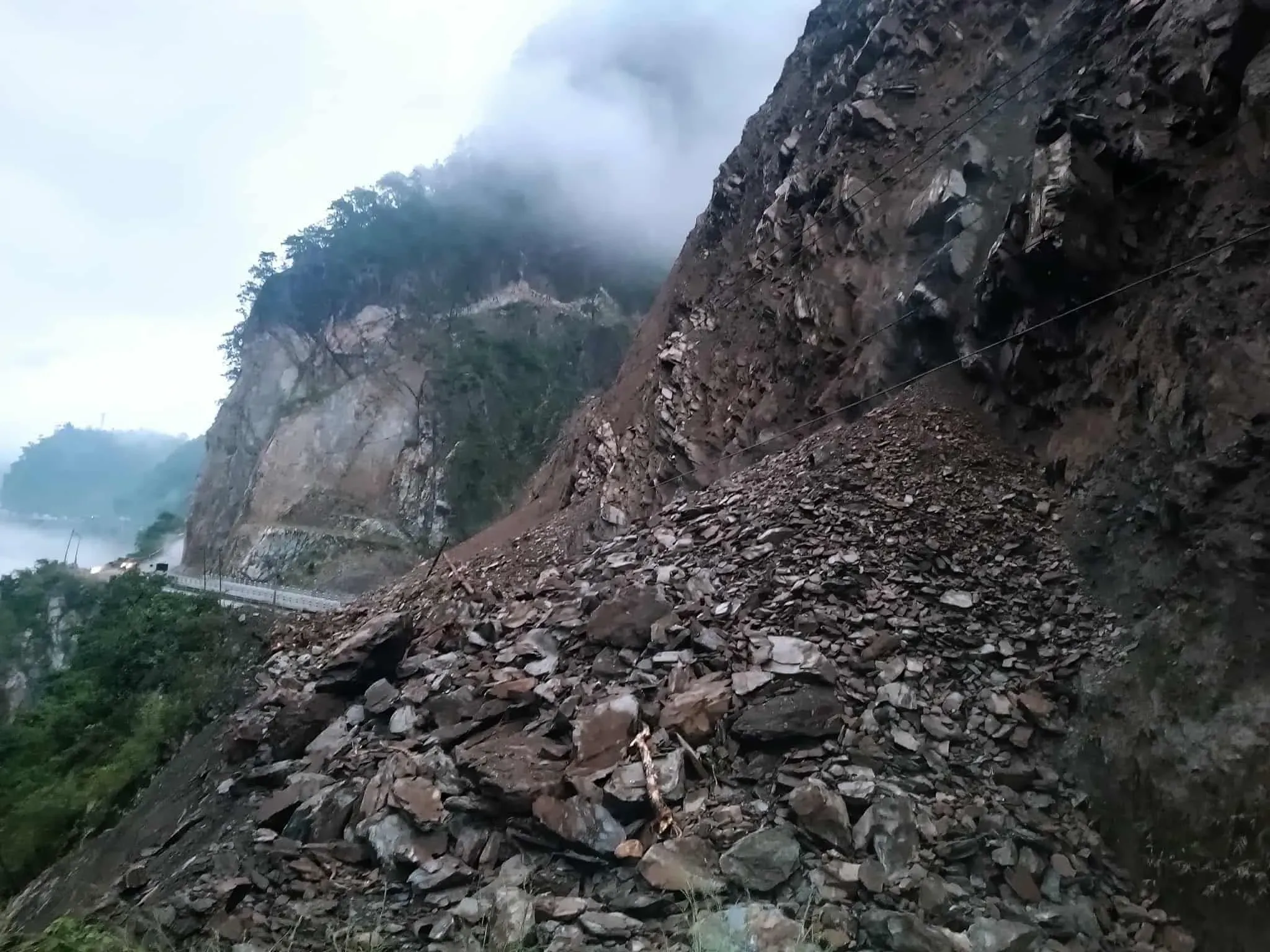 ४५ घण्टापछि एकतर्फी खुल्यो मुग्लिङ–नारायणगढ सडक