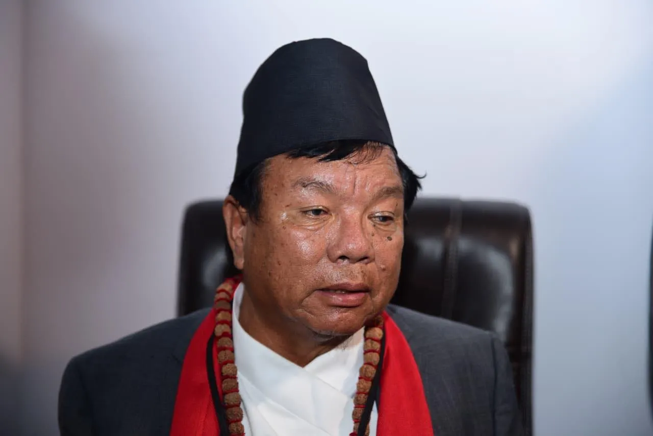 मन्त्रालयमै बस्न शिक्षामन्त्रीले मागे कोठा, खाना आफैं पकाएर खाने