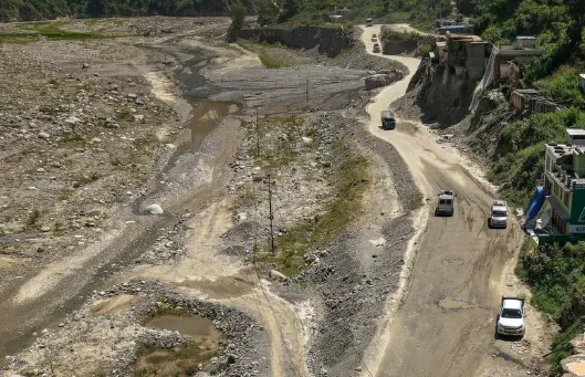 अवरुद्ध बिपी राजमार्ग एकतर्फी खुल्यो, दुईतर्फी आइतबारबाट खुल्ने