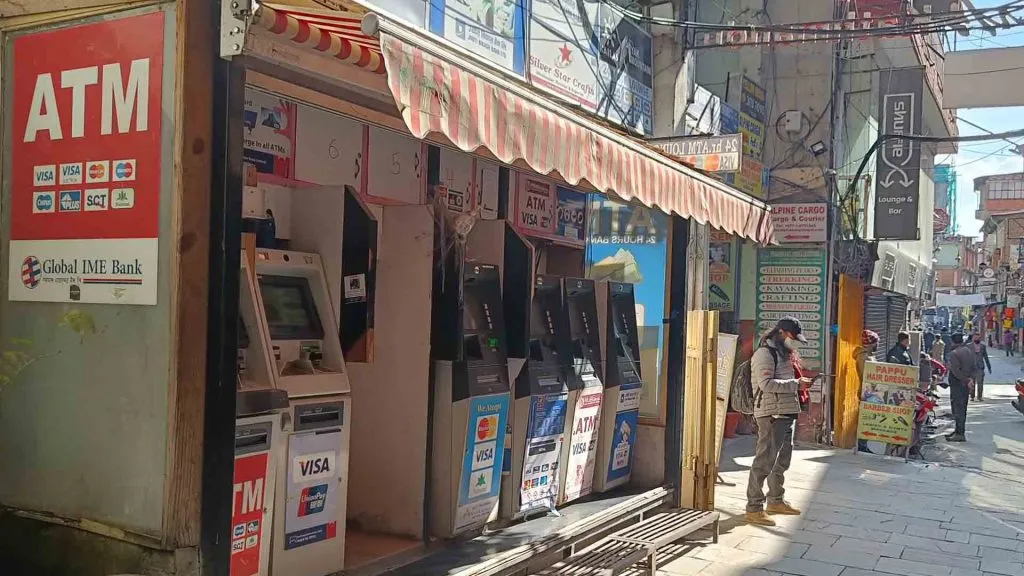 एटीएमबाट झिक्न पाउने रकमकाे सीमा २० देखि ५० प्रतिशतसम्म घट्यो