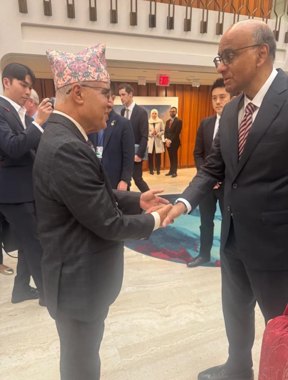 सिंगापुरका राष्ट्रपति थरमनसँग अर्थमन्त्री खनालको भेट, राजनीतिक र आर्थिक विषयमा छलफल