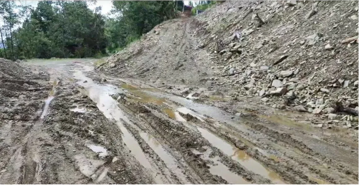 रुग्ण ठेक्का किन नतोडने भन्दै धमाधम सार्वजनिक सूचना, निकालियो ५० सडक/पुलको सूची