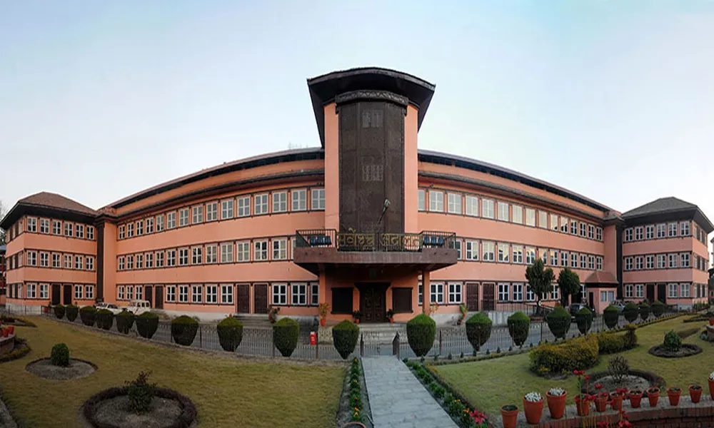 केपी ओली र लेखकसहितको स्थान हद र राहदानी रोक्काको आएन अन्तरिम आदेश