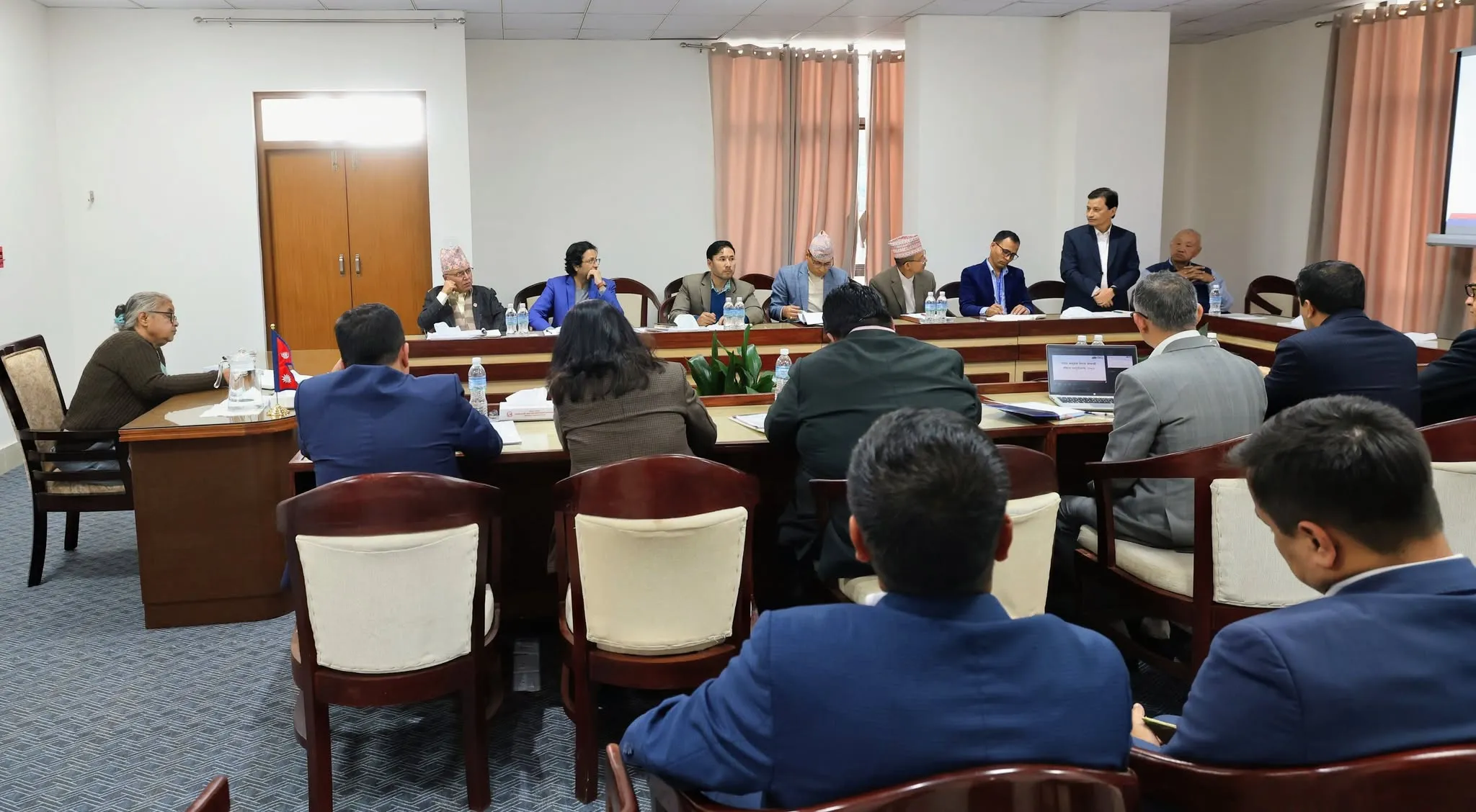 नेवानीलाई पहुँचका भरमा भर्ती गरिएका सबै कर्मचारी निकाल्न प्रधानमन्त्री कार्कीको निर्देशन