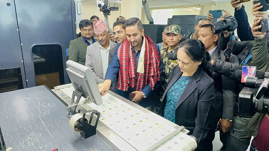 सरकारी प्रेसबाटै लाइसेन्स छाप्न सुरू, ६ महिनाभित्र सबैजनालाई बाँडिसक्छौँ: सञ्चारमन्त्री खरेल