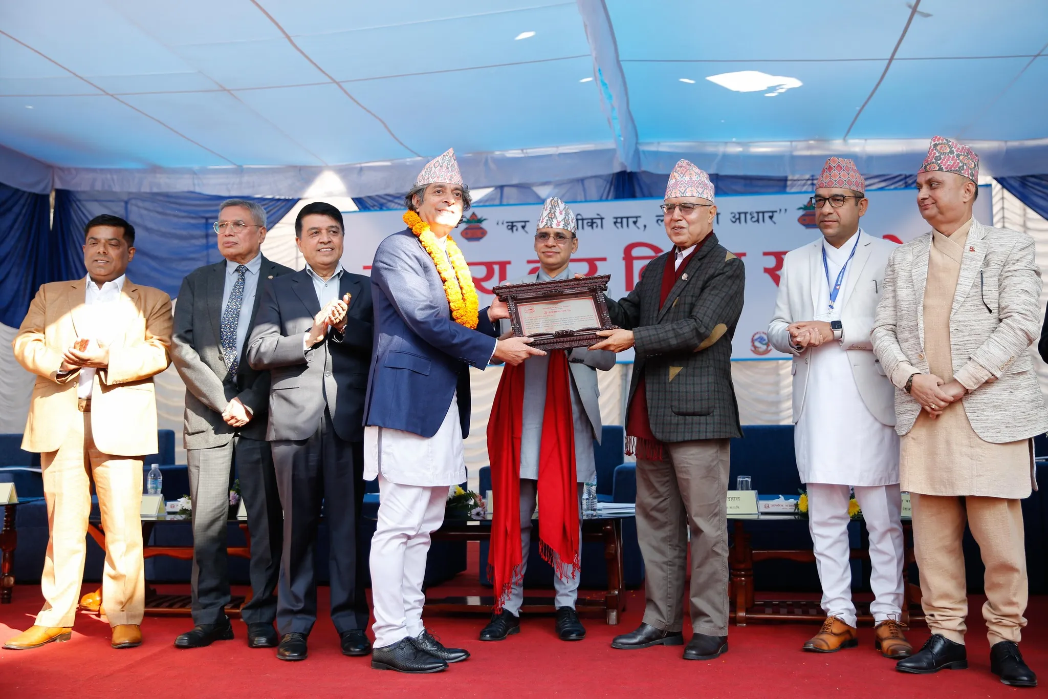 बढी कर तिर्ने करदातालाई सम्मान, व्यक्तिगतमा राजबहादुर शाह हुँदा कुन क्षेत्रमा को अघि ?