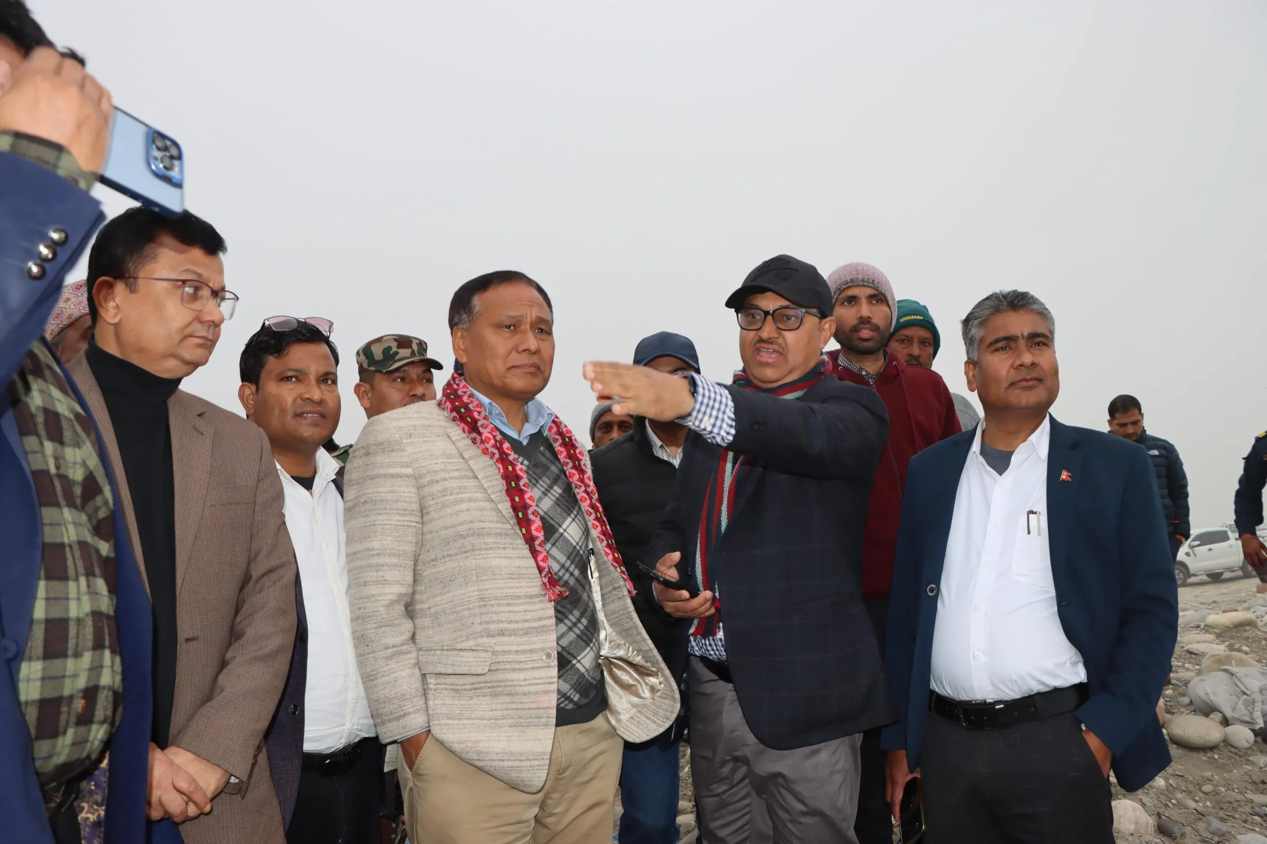 महाकाली नदी क्षेत्रमामा वर्षायाम अघि नै तटबन्दको काम सम्पन्न गर्न मन्त्री घिसिङको निर्देशन