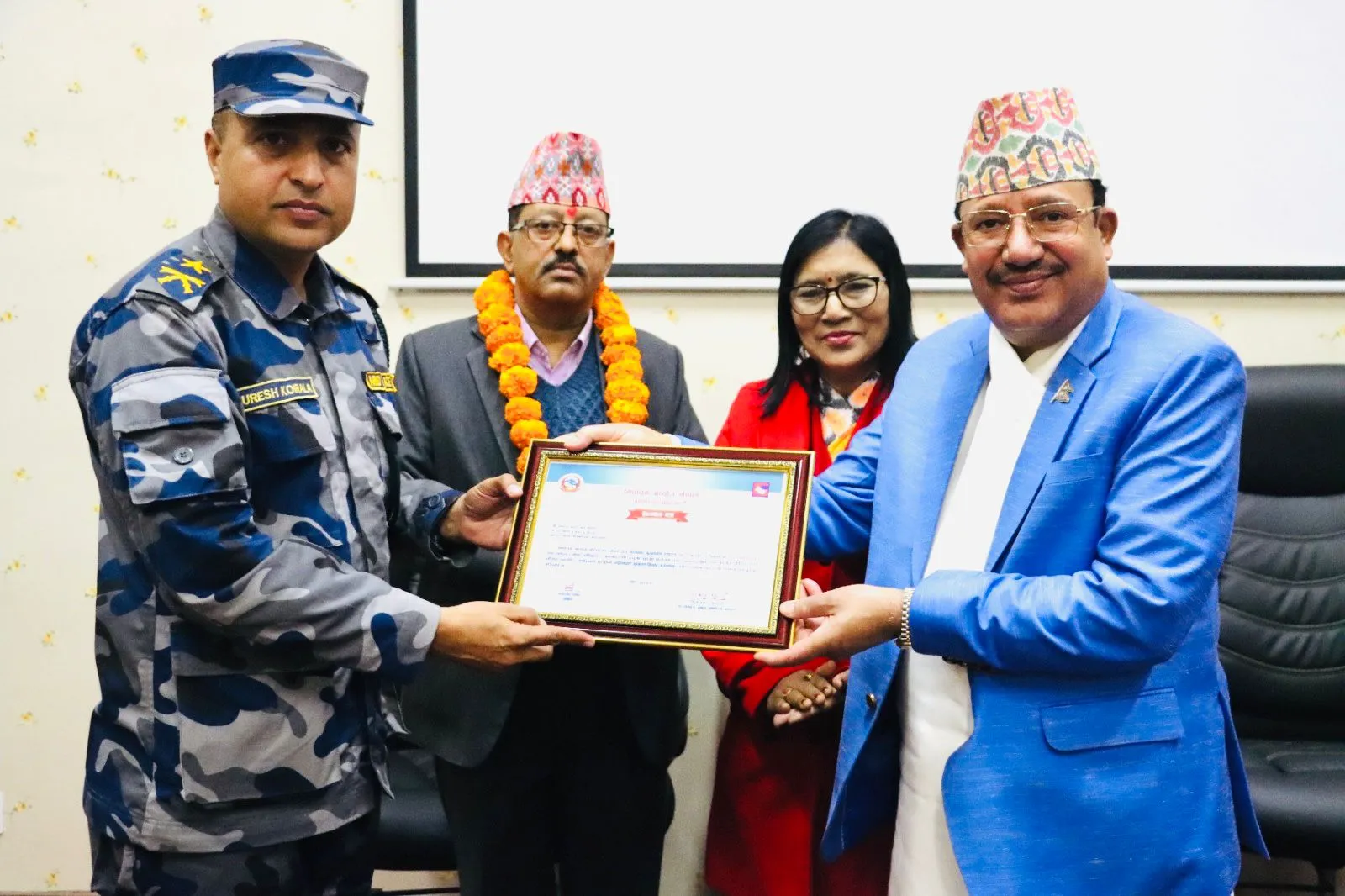 जेनजी आन्दोलनमा कार्यालय जोगाएको भन्दै सशस्त्र डीएसपी कोइरालालाई निर्वाचन आयोगको सम्मान
