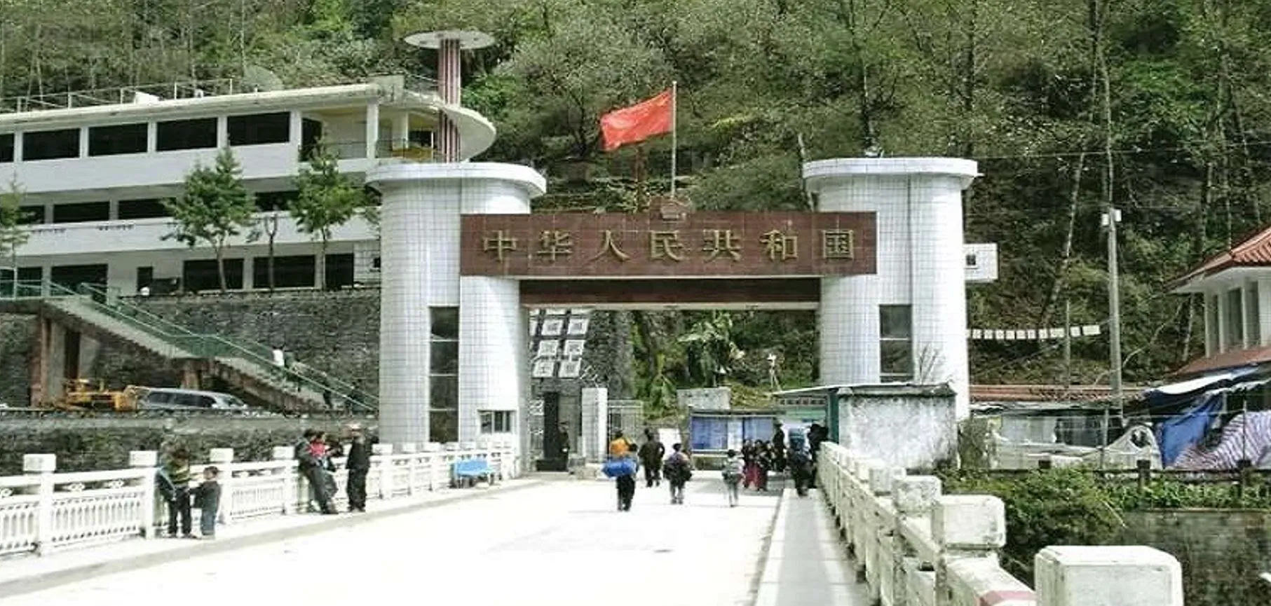 खासा क्षेत्रमा भीषण आगलागी, तातोपानी नाका बन्द हुँदा आवागमन ठप्प