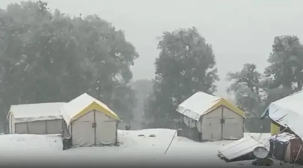 भारतको उत्तराखण्डमा भारी हिमपात