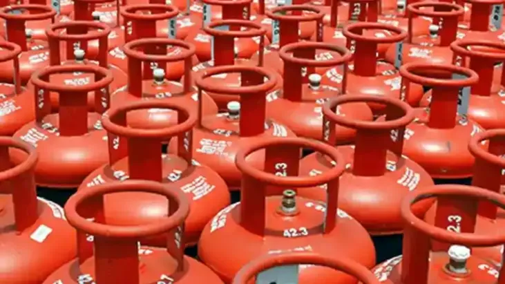 ग्यास आपूर्ति सहज गर्न आयल निगमलाई निर्देशन