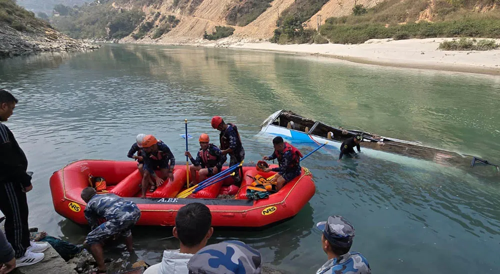 रामेछाप बस दुर्घटना अपडेट: मृतकको संख्या १२ पुग्यो
