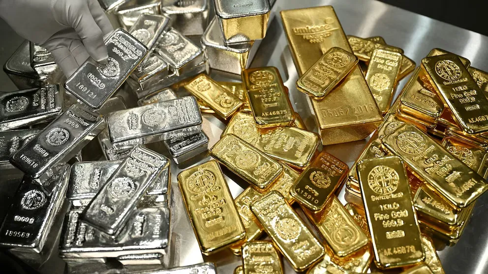 सुनचाँदीको मुल्य घट्यो, तोलाको कति पुग्यो ?