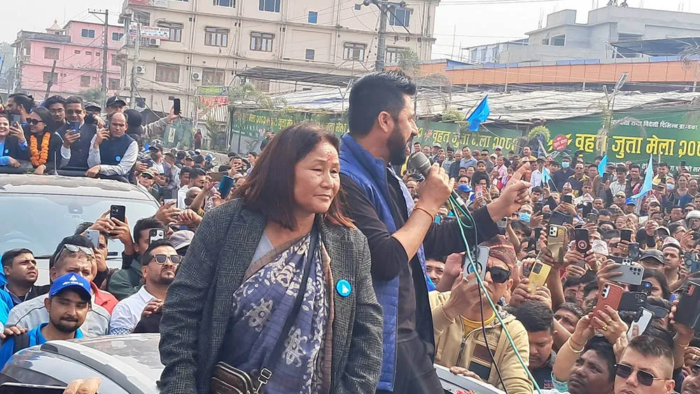 झापा पुगेर रवि लामिछानेको प्रश्न: पूर्व सभामुखले कुन मुखले भोट माग्दै हुनुहुन्छ ?