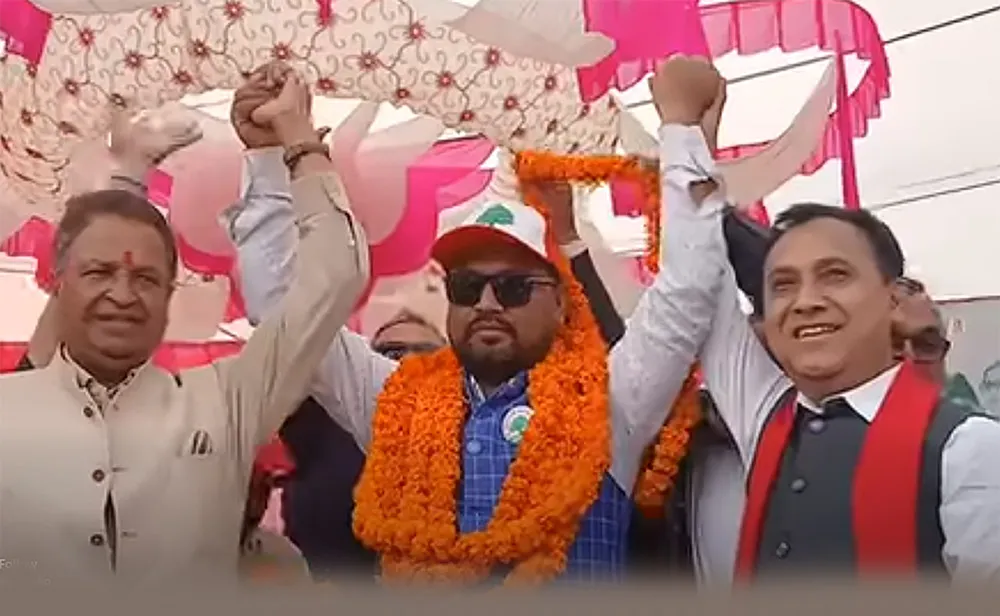 नवलपरासी पश्चिमका रास्वपा सभापति ठकुरी काँग्रेसमा प्रवेश