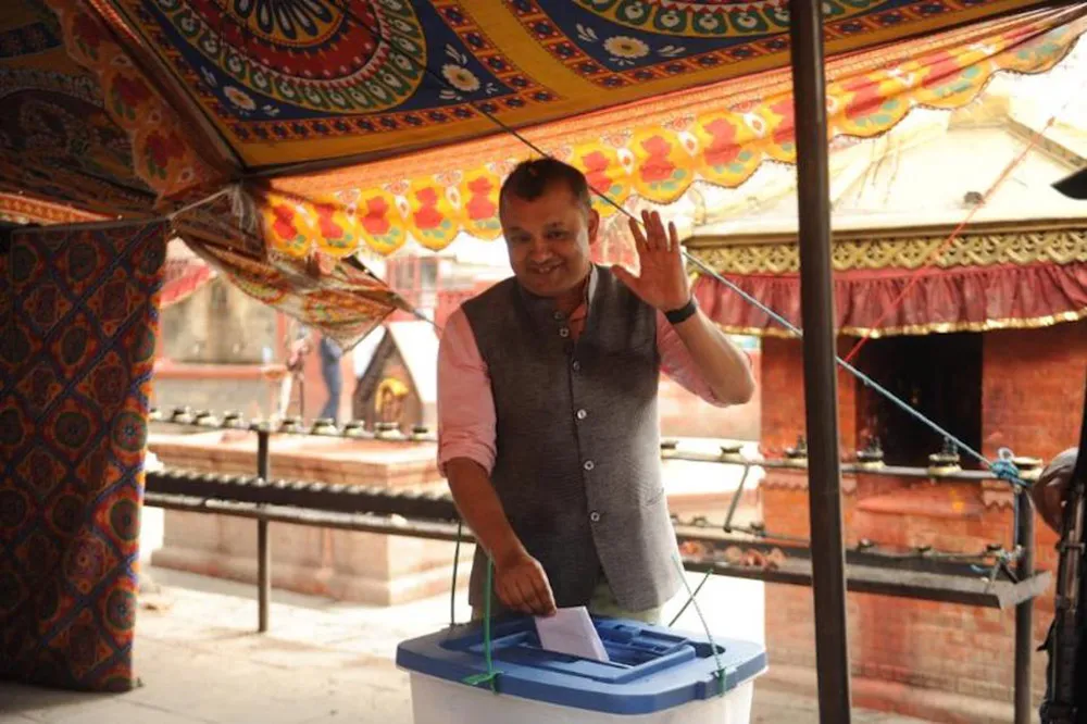 काँग्रेस सभापति गगन थापाले गरे मतदान
