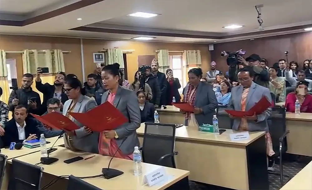 राष्ट्रियसभाका नवनिर्वाचित संसदहरुको शपथ सम्पन्न