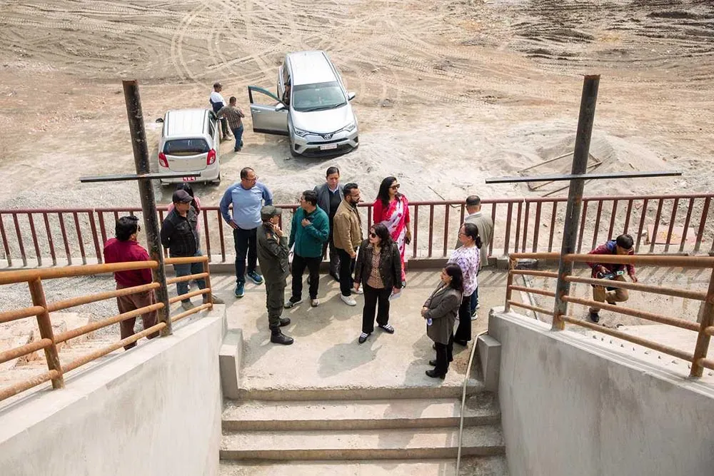 कार्यवाहक प्रमुख डंगोलको निर्माणाधीन सानो गौचरन स्टेडियमको अनुगमन, अपाङ्गतामैत्री बनाउन निर्देशन