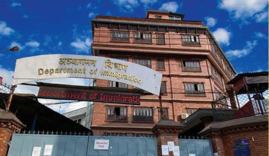 पासपोर्टमा ‘रोजगारी निषेध’ लेख्ने दुई अध्यागमन अधिकृत कारबाहीमा