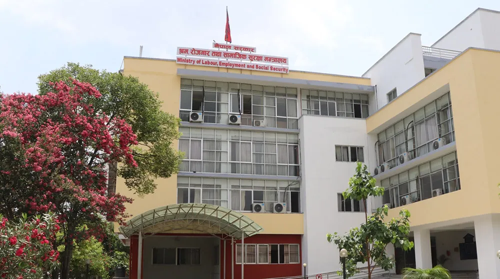 मध्यपूर्वका केही देशमा पुनः श्रम स्वीकृति खुला