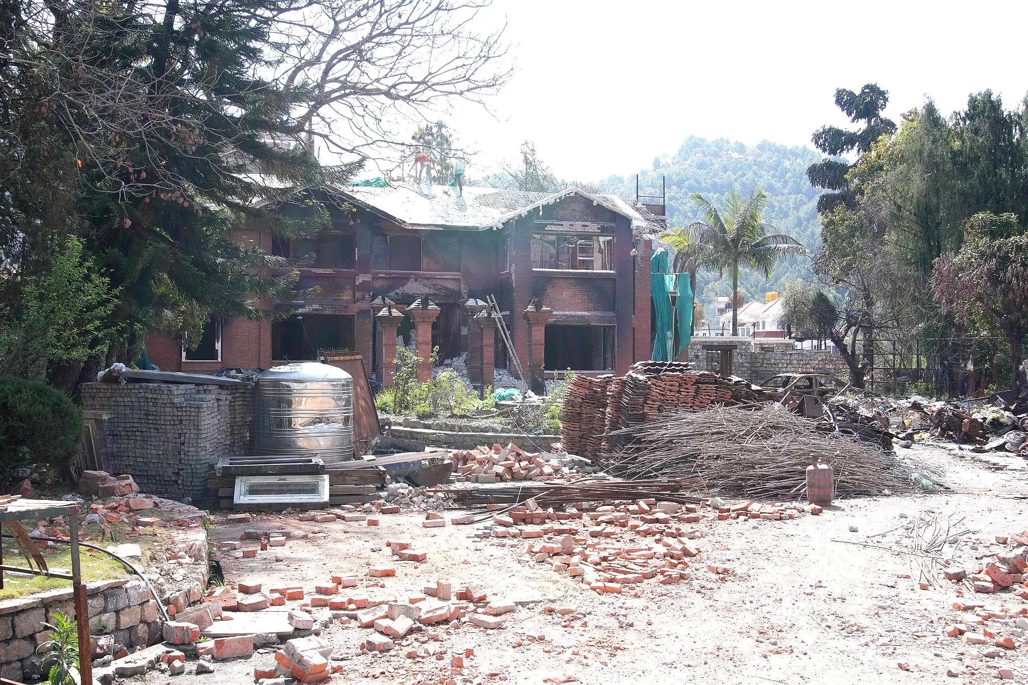 प्रमाण नष्ट हुने भन्दै देउवा निवास भत्काउन रोक