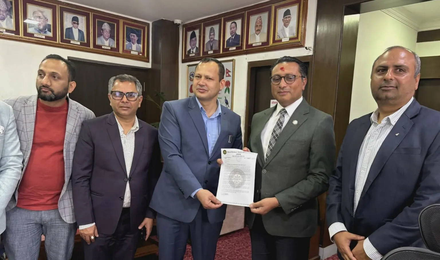 सेयर बजारमा गिरावट आएपछि ब्रोकरले गुहारे सरकार, अर्थमन्त्रीलाई दिए ५ बुँदे सुझाव