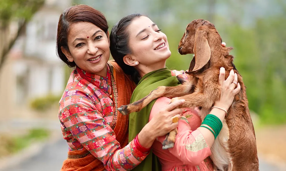 चलचित्र ‘बाः एक योद्धा’ मा एकसाथ देखिँदै झरना र सुहाना