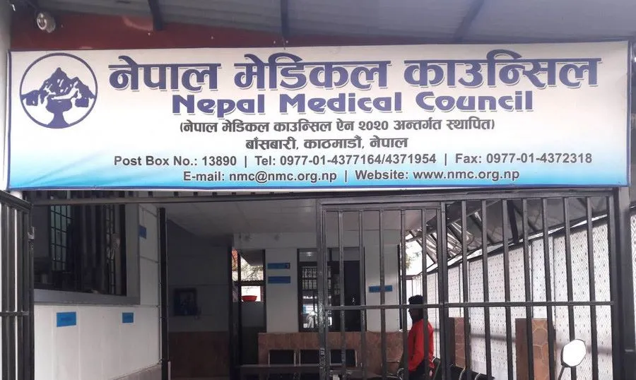 नेपाली नागरिकता त्यागेका १७ डाक्टरको लाइसेन्स खारेज