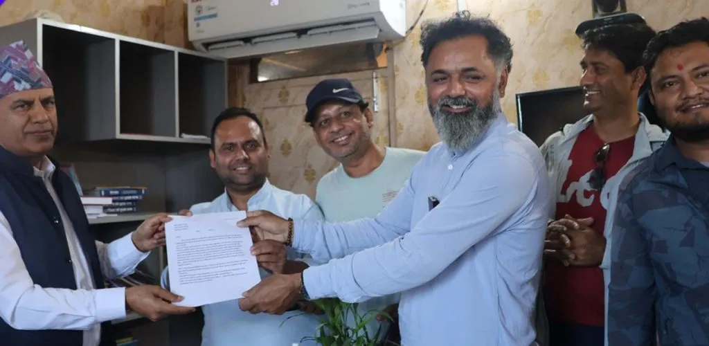 भृकुटी कागज कारखानाका  ३३३ जना श्रमिकको ४० करोड बक्यौता माग्दै प्रधानमन्त्रीलाई ज्ञापनपत्र