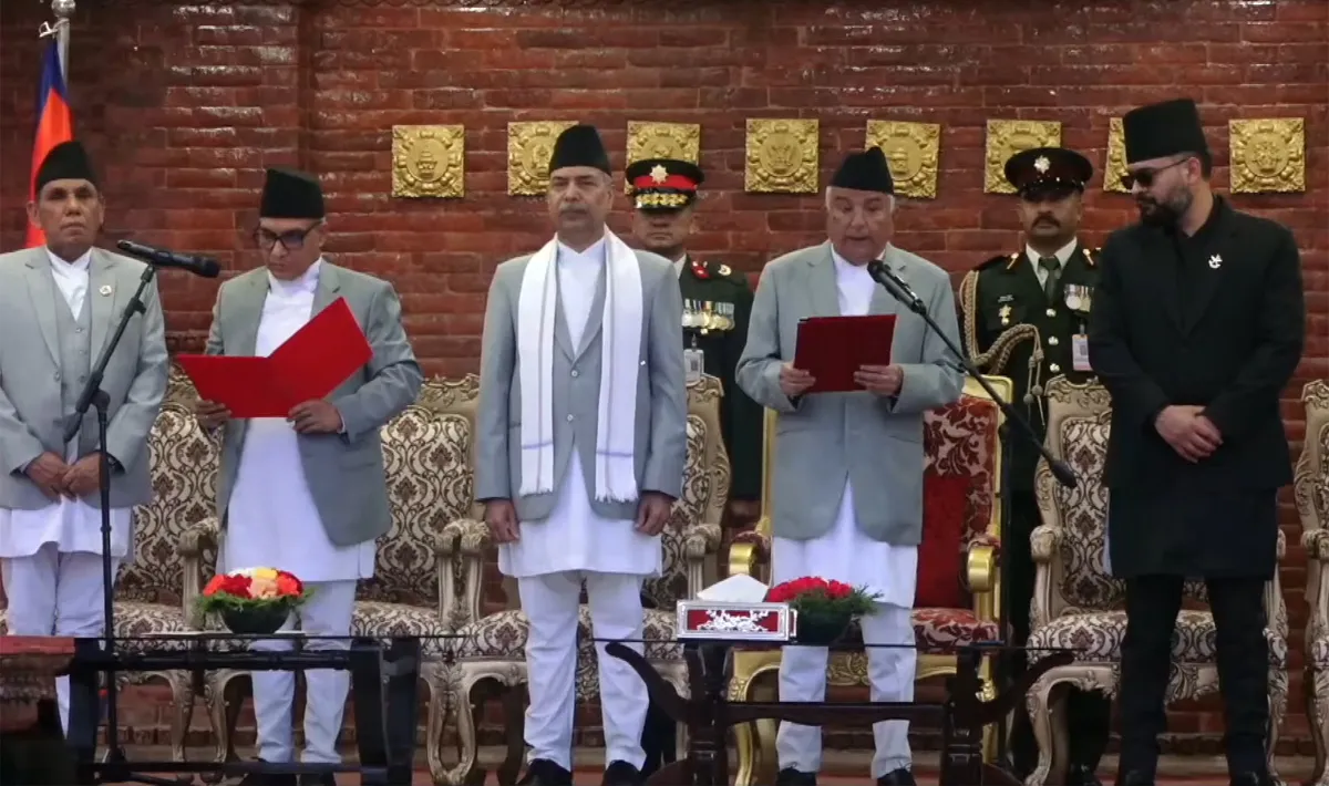 प्रधानन्यायाधीश शर्माले लिए राष्ट्रपतिबाट शपथ