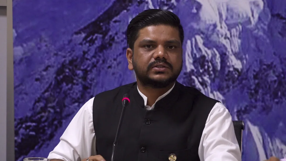 फ्री भिसा-फ्री टिकट’ १० वर्षदेखि कागजमै सिमितः श्रममन्त्री यादव