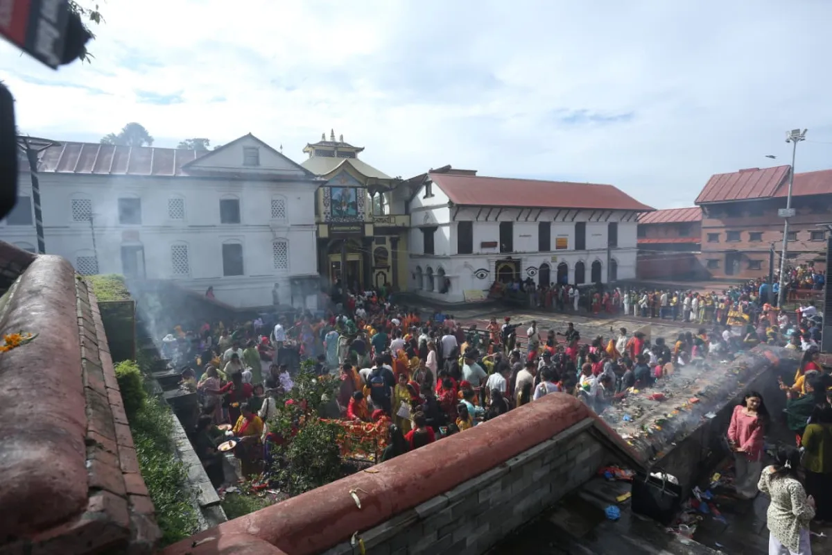 साउनको अन्तिम सोमबार पशुपतिमा भक्तजनको घुइँचो (तस्बिरहरु)