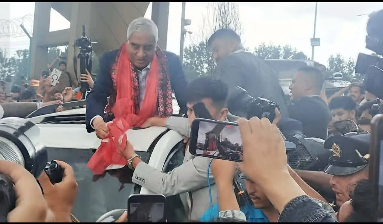 काठमाडौं ओर्लिए देउवा, विमानस्थलमा कार्यकर्ताको भिड