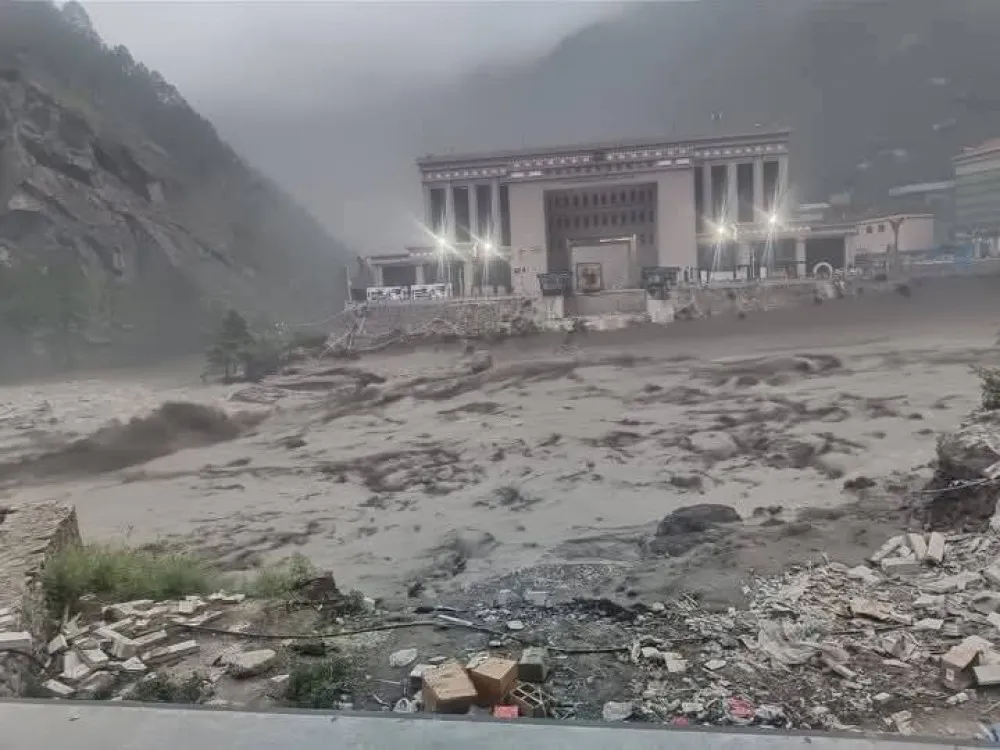 भोटेकोशीको बाढीले रसुवा भन्सारका ५०० गाडी बगाएको अनुमान