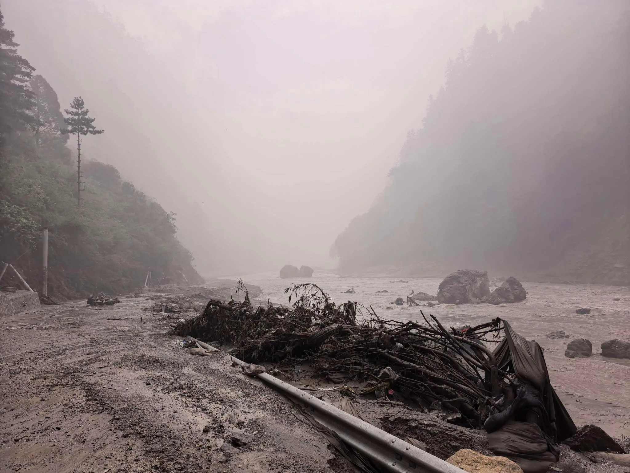 नेपालमा हिमनदी भत्किनुअघि हिमाली क्षेत्रमा देखिएको थियो असाधारण उच्च तापक्रम: अनुसन्धानकर्ता