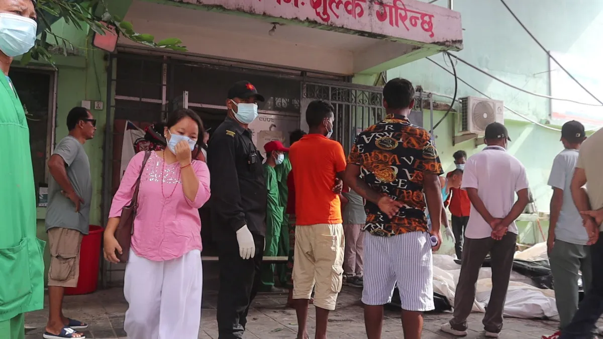 भोटेकोशी बाढीका मृतकको शव भरतपुर अस्पतालमा संकलन, खोजी र उद्धार कार्य जारी
