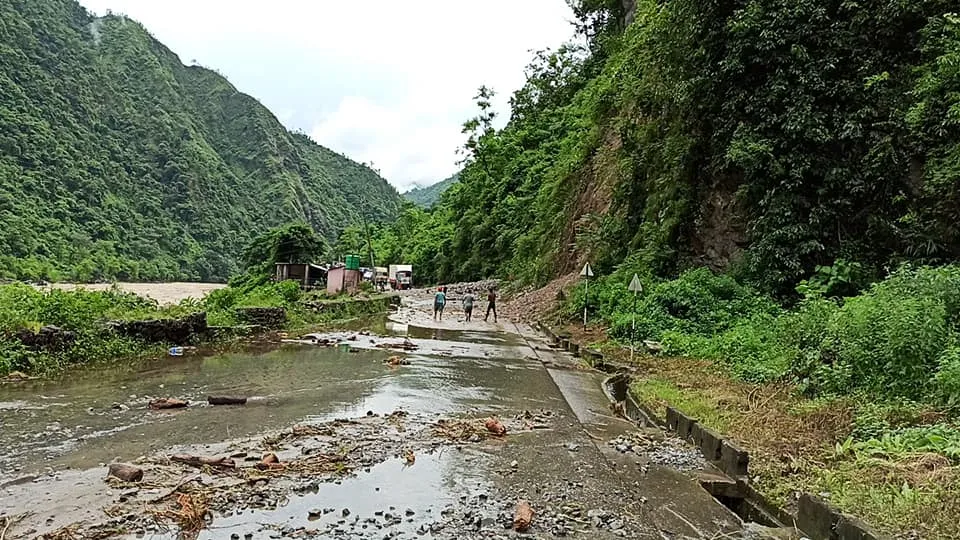 पृथ्वी राजमार्ग सुचारु गर्न तीव्र प्रयासः आज साँझसम्म पूर्ण सञ्चालनमा आउने
