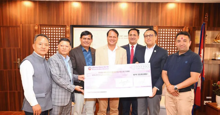 बाढी प्रभावितलाई सहयोग गर्न मुक्तिनाथ विकास बैंकले सरकारलाई दियो ५० लाख
