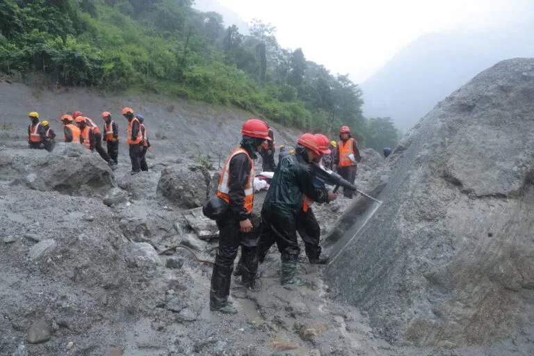 त्रिशूली–३ ‘ए’ को सुरुङमा फसेकाको उद्धार तीव्र, चिनियाँ विज्ञ टोली पनि आउँदै
