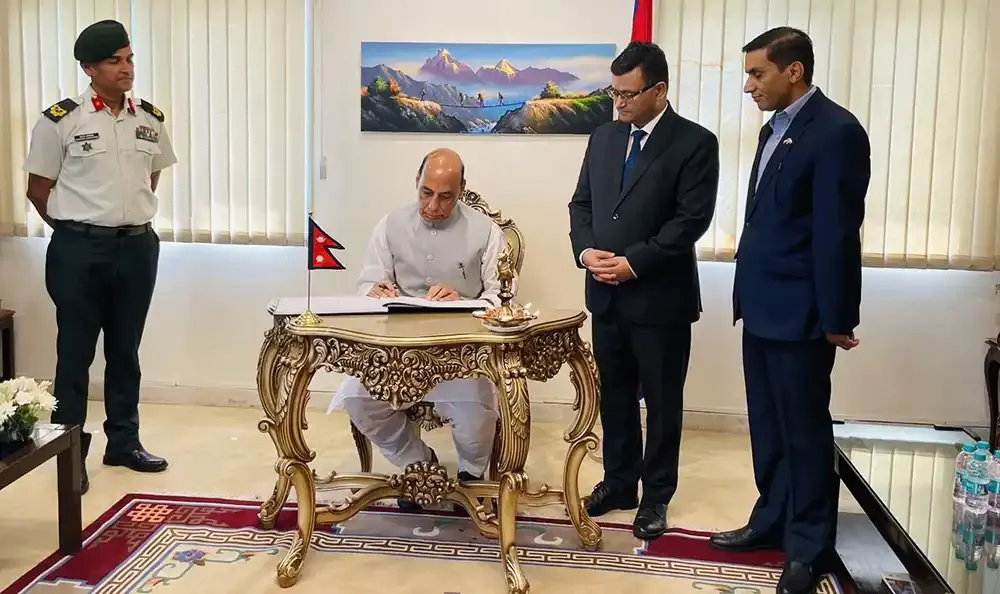 नेपाली दुताबास पुगेर भारतीय रक्षामन्त्री सिंहले दिए बाढी पीडितप्रति समवेदना